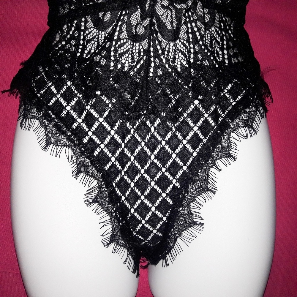 Black Geometric Eyelash Lace Bodysuit Romper - Picture 4 of 7